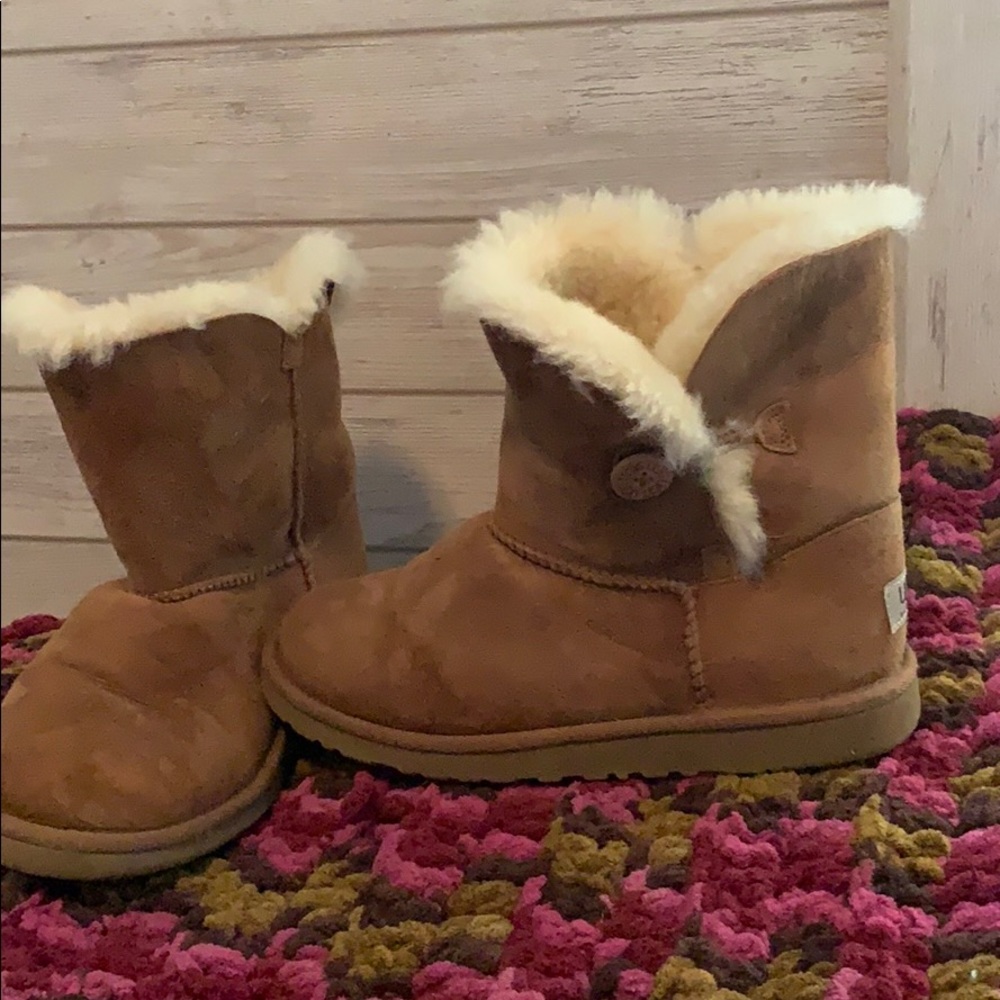 Ugg Bailey Button Boots size 6 kids/woman’s 8